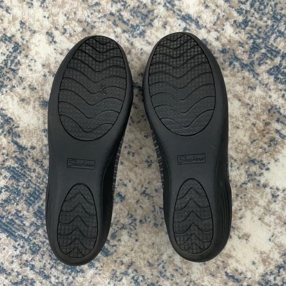 Skechers EUC - Picture 3 of 4